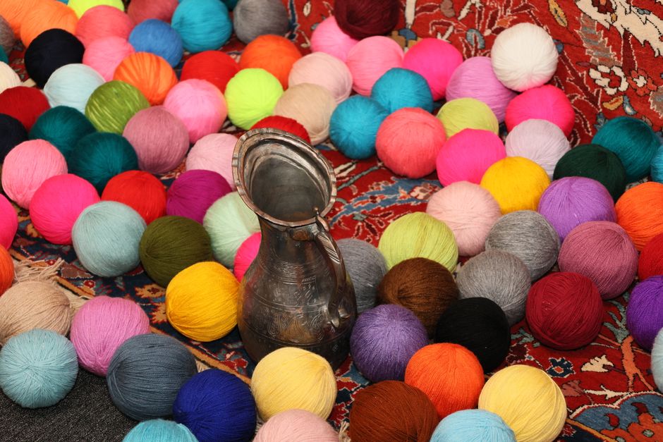 Safe stain removal for wool rugs using cleaning science